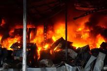 آتش‌سوزی در کارخانه اسنوا + تصاویر